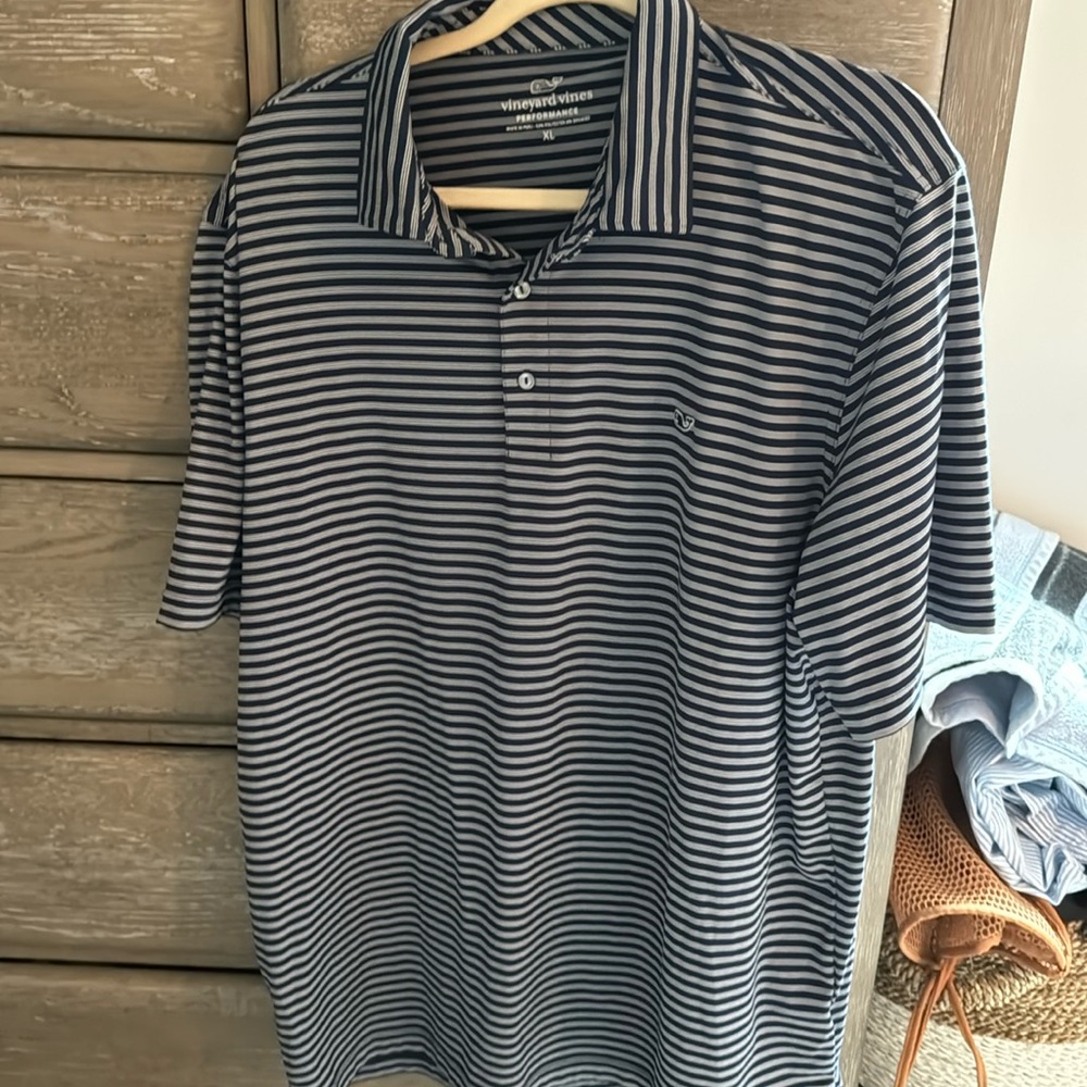 Bundle of 3 - XL Men’s Vineyard Vines Performance polo